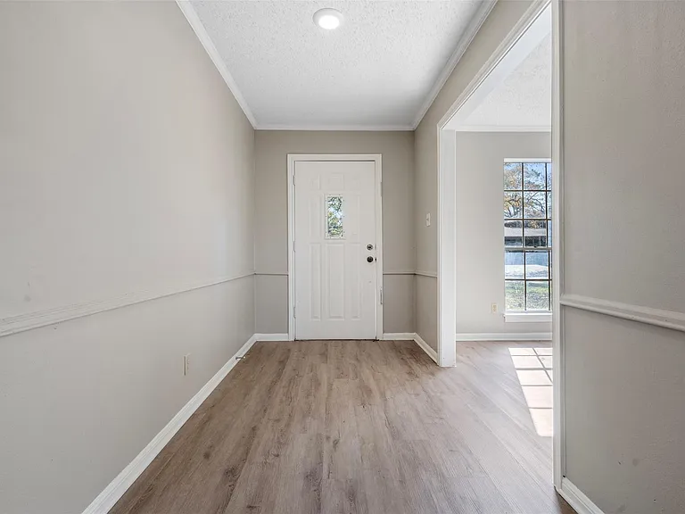 4106 Cypress Hill Dr — Photo 3