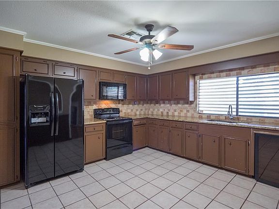 3rd image of 3518 Crestside Dr