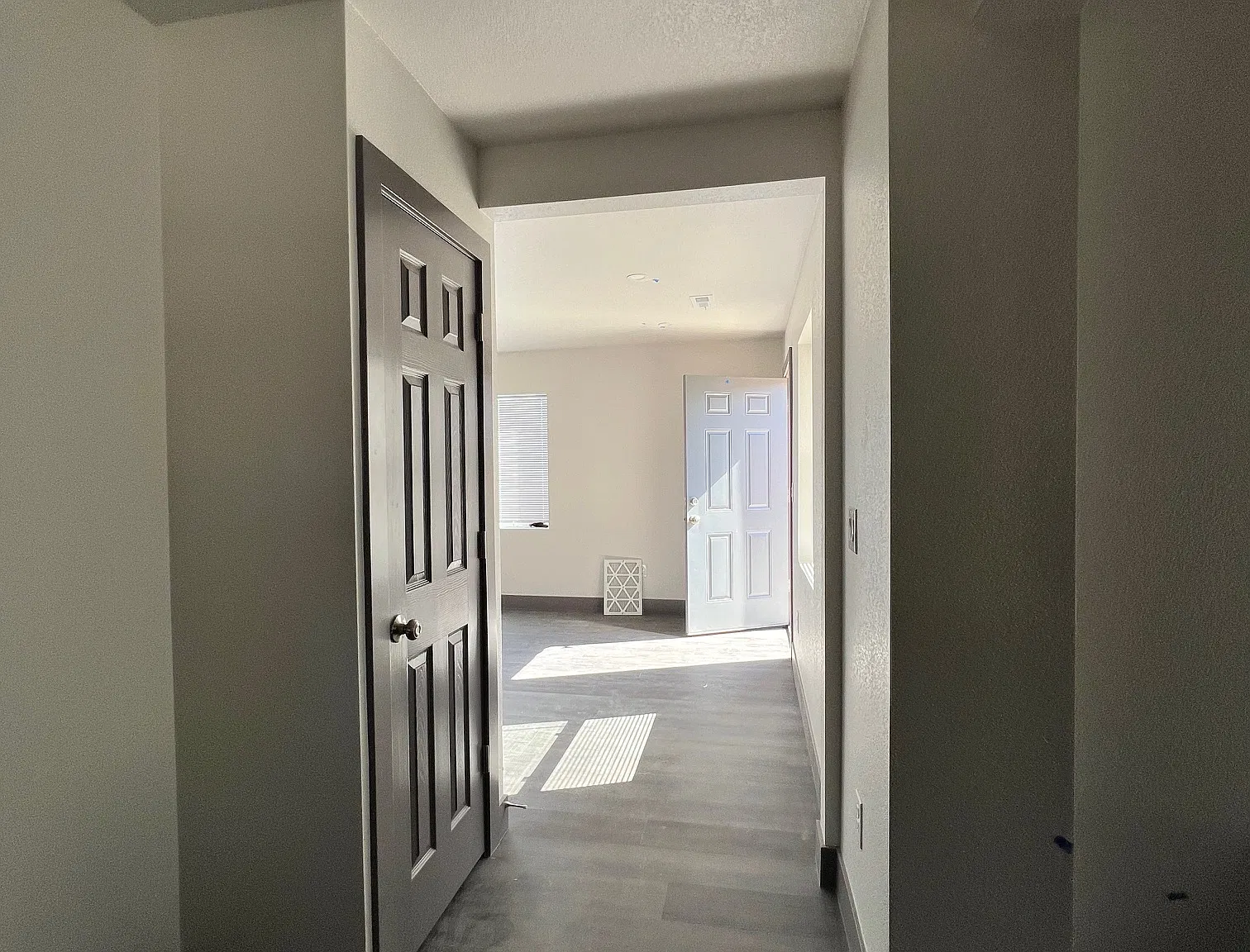 2 bed, 900 sqft, $2,200 — Photo 2