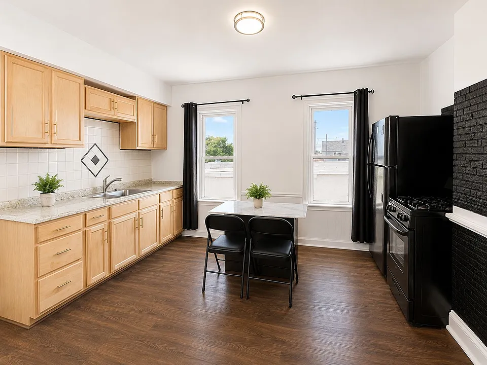 825 Bailey Ave #2