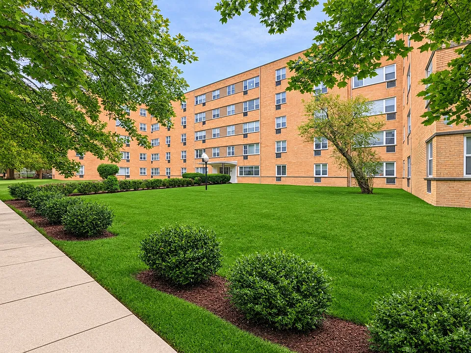 6161 N Hoyne Ave #511