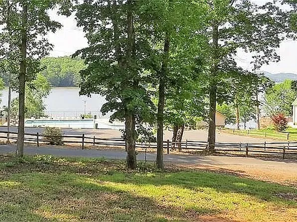 1015 Fairfield Rd, Mount Gilead, NC 27306