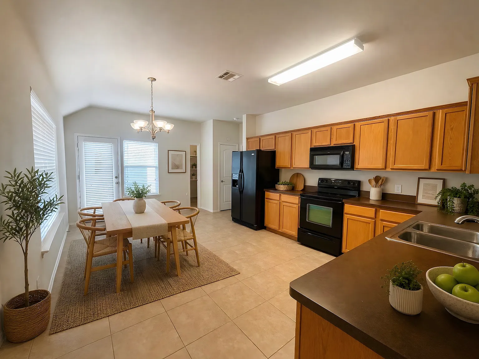 3 bed, 1474 sqft, $2,300 — Photo 4