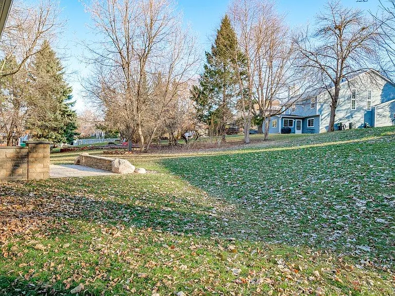 14813 Interlachen Ln — Photo 29