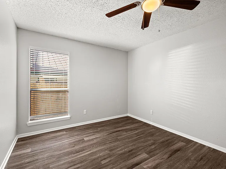 CV-AUS12130 Thompkins — Photo 21