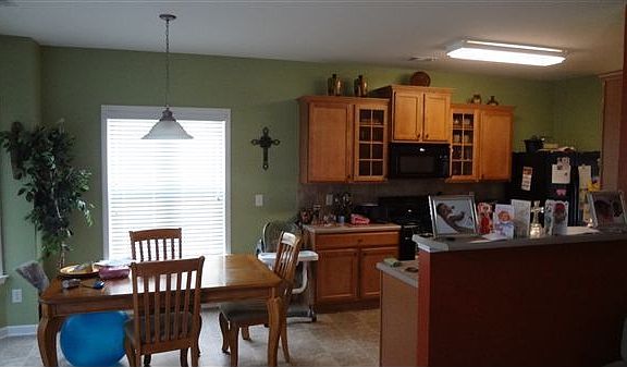 2186 Greenwood Mdws - 1 - Kitchen - Eat In (2)(2)