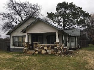 1202 Alvarado St, Cleburne, TX 76031