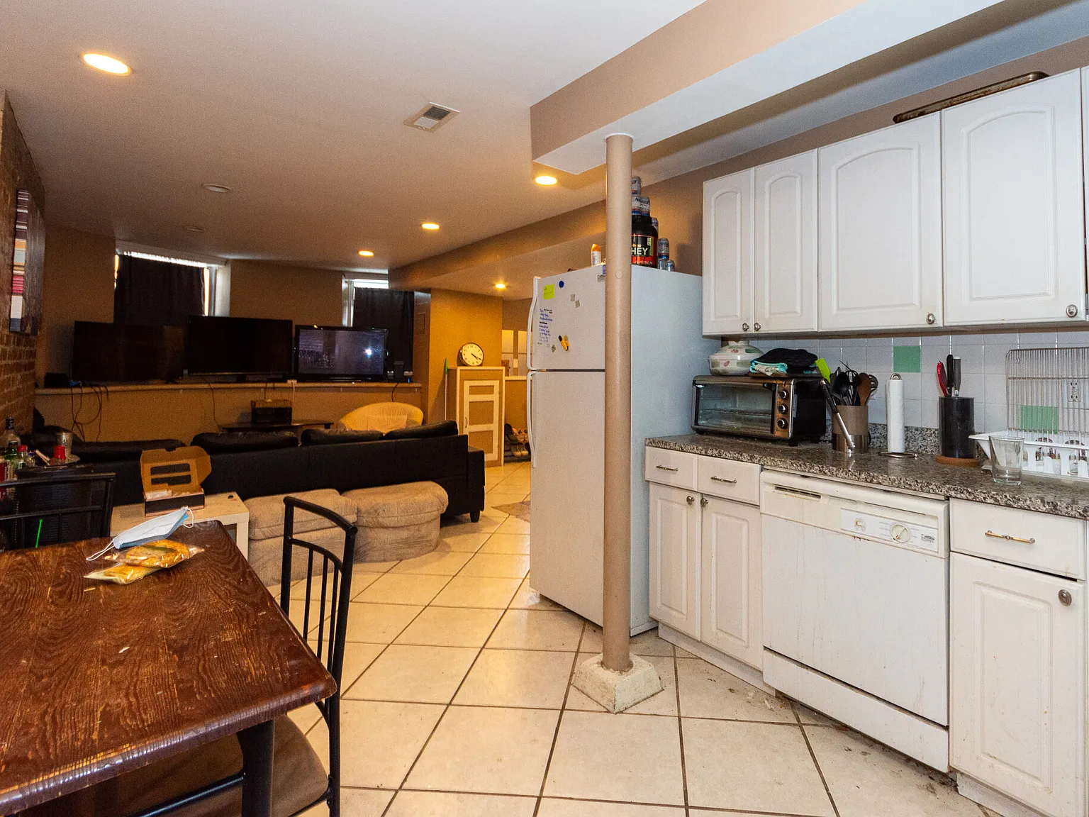 4 bed, 1500 sqft, $4,800 — Photo 2