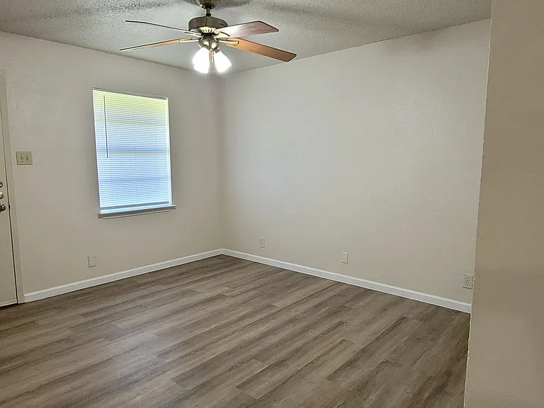 728 N Main St — Photo 13