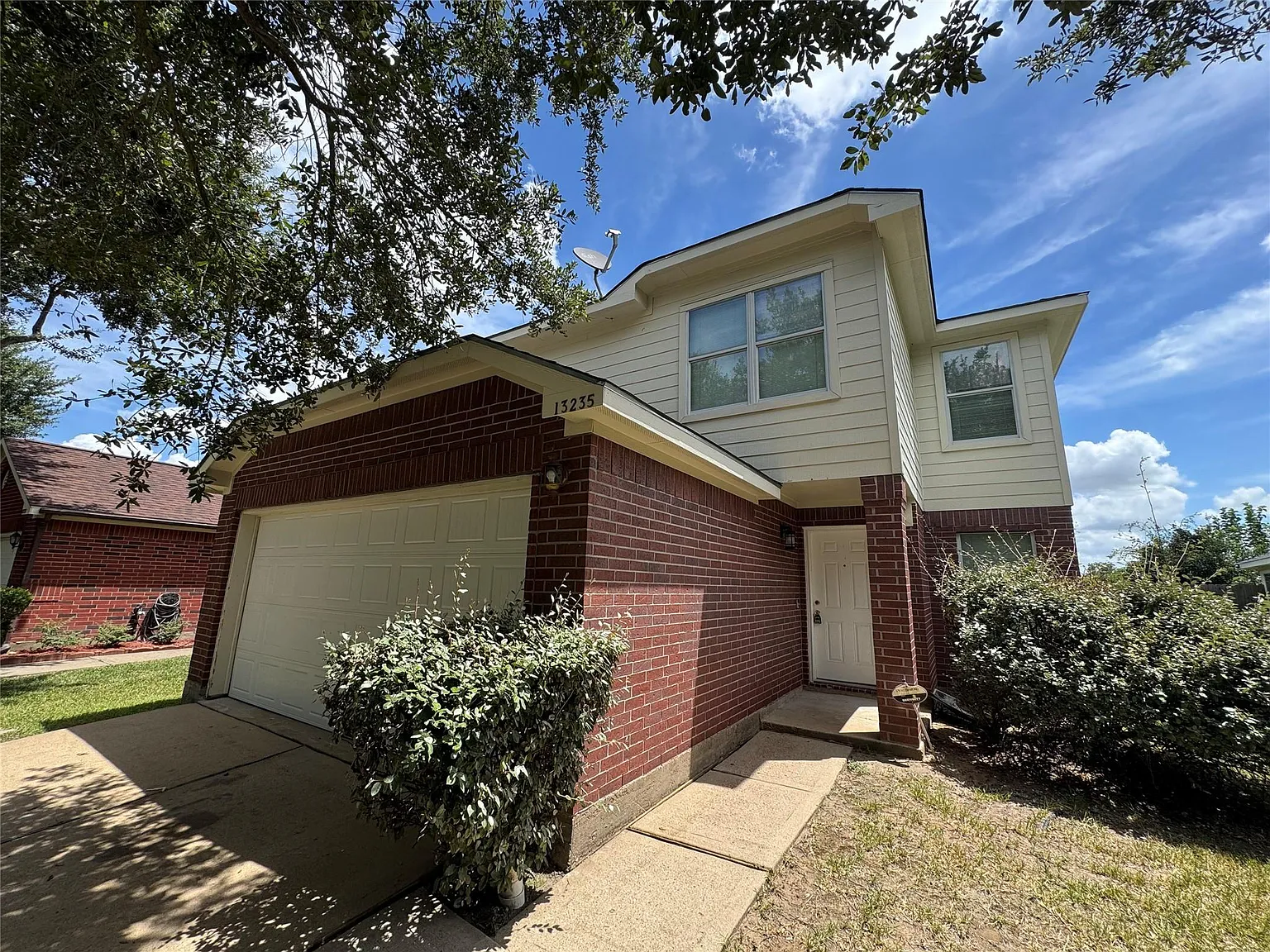3 bed, 2.5 bath, 1500 sqft, $2,100 — Photo 1