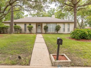 16902 Hibiscus Ln, Friendswood, TX 77546