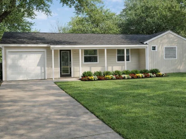 1406 4th Ave N, Texas City, TX 77590