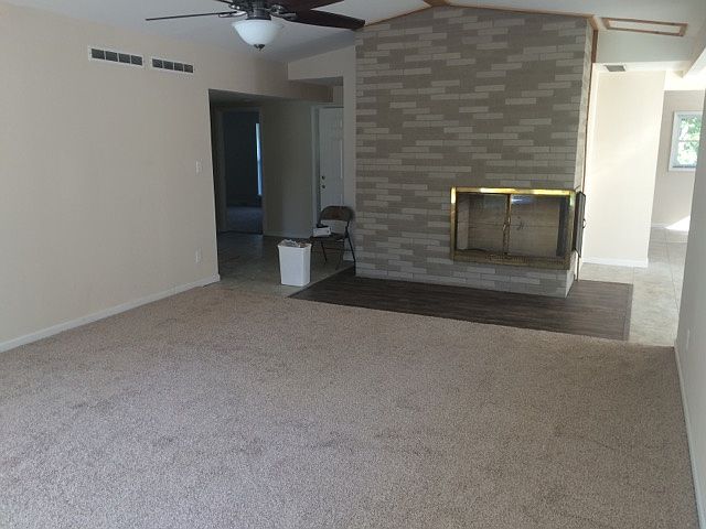 1st image of 511 W Grand Ave