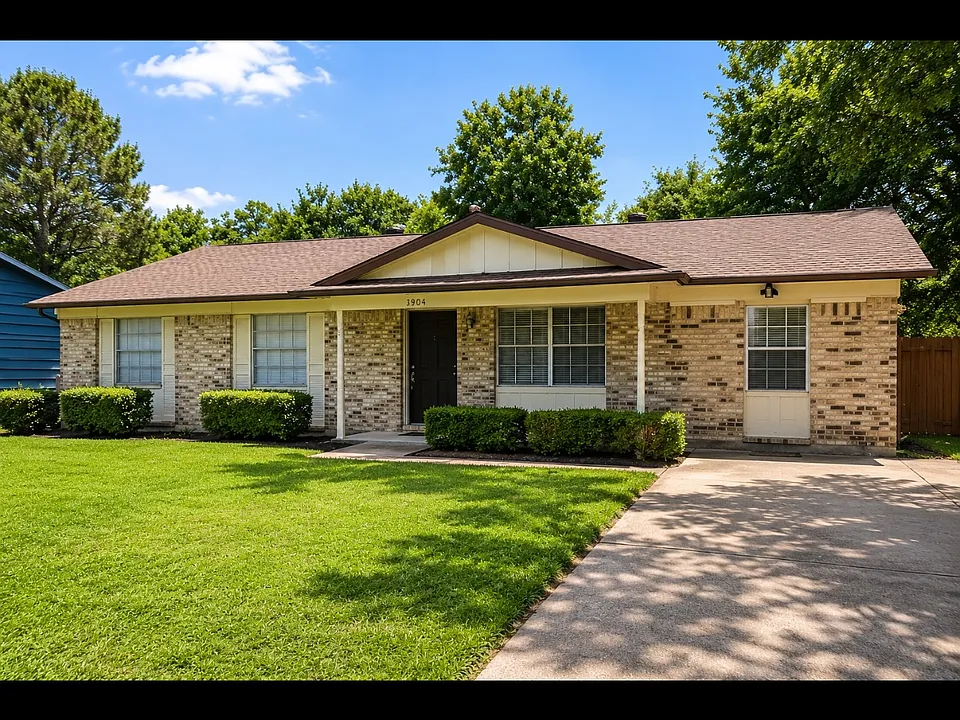 2704 Foxcroft Cir