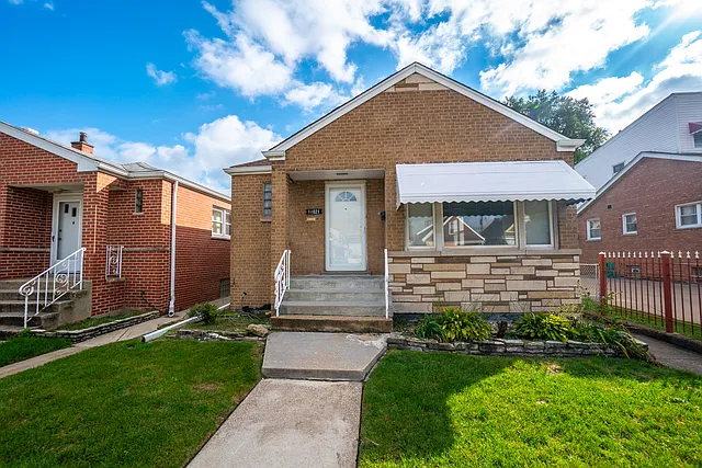 11021 S Avenue L photo 1