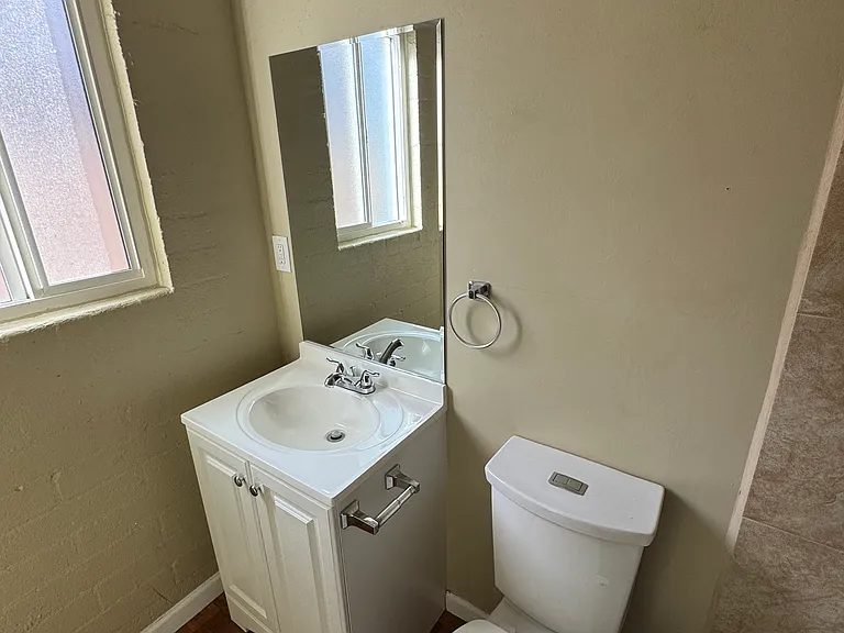 Bellevue Manor — Photo 15