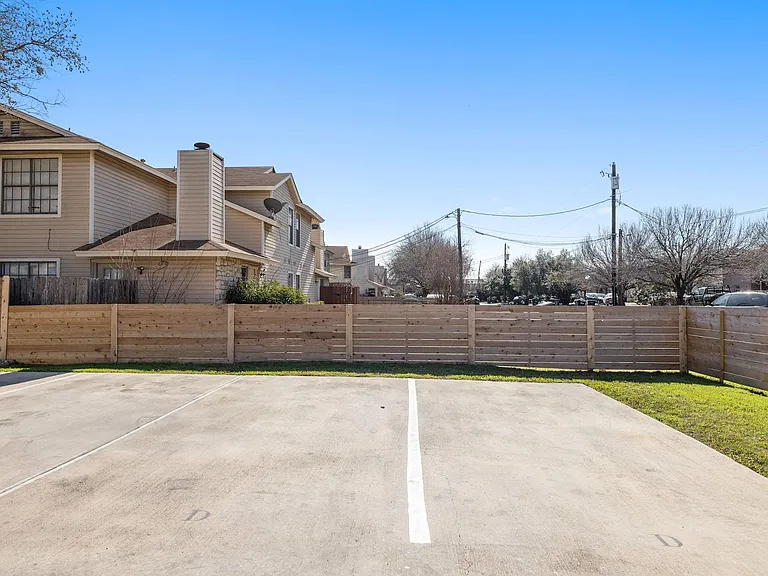 2215 Katy Ln #D — Photo 23