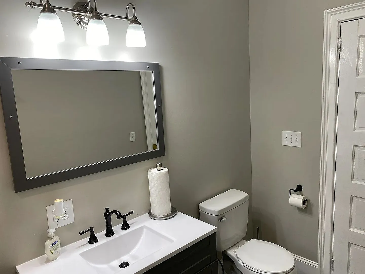 Room in 4 Bedroom Home in Gastonia — Photo 3