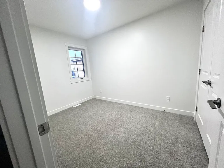 2113 209a St NW — Photo 32