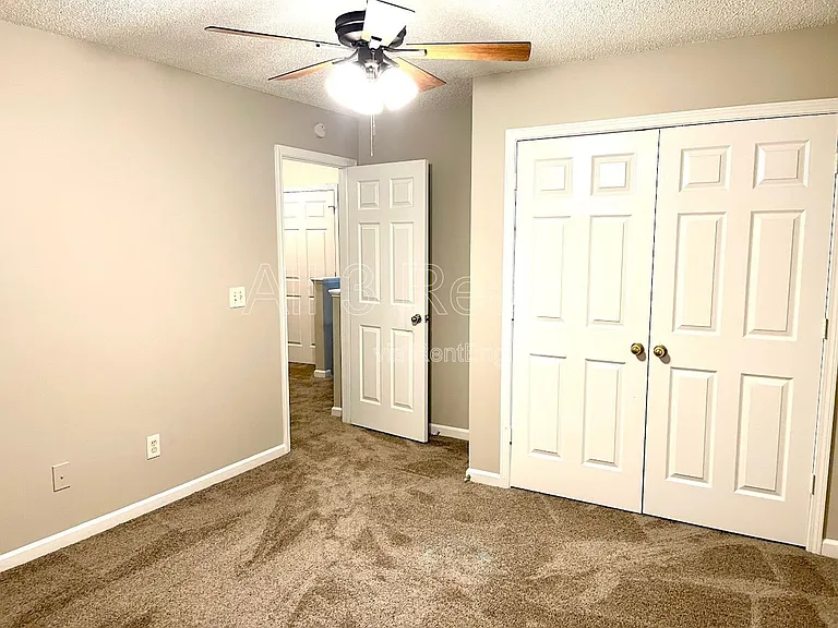 311 Coral Cir — Photo 15