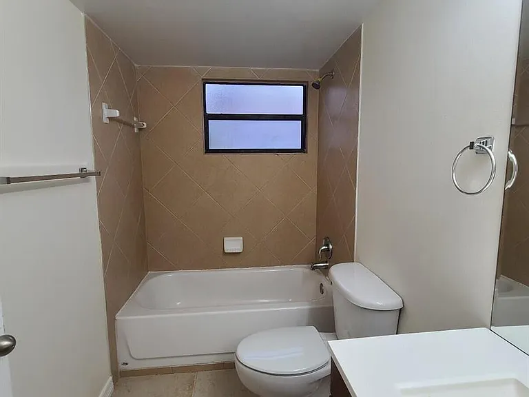 1547 Lake Crystal Dr #A — Photo 10