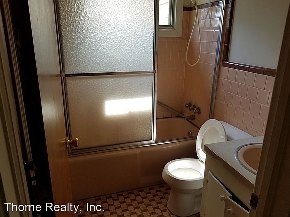 5th image of 325 N Howell St APT A
