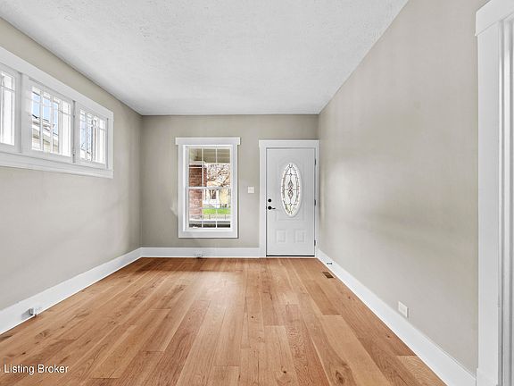 5th image of 801 S 40th St