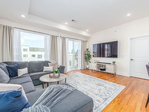 5th image of 1003 N Bodine St #7