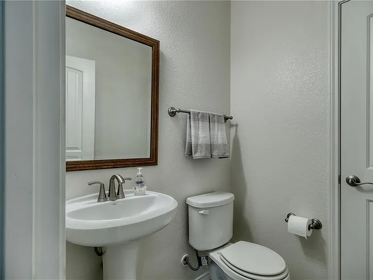 521 Bradford Ln — Photo 55