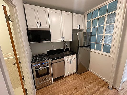 2nd image of 213 E 88th St #3A