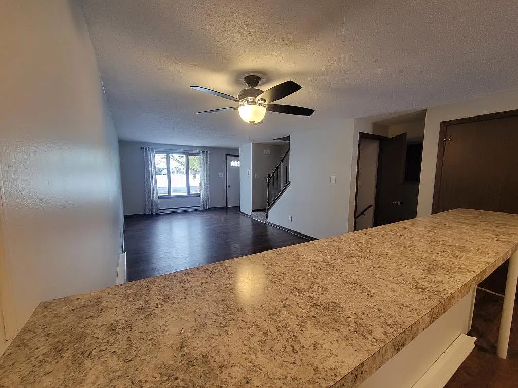 2 bed, 1800 sqft, $1,500 — Photo 4