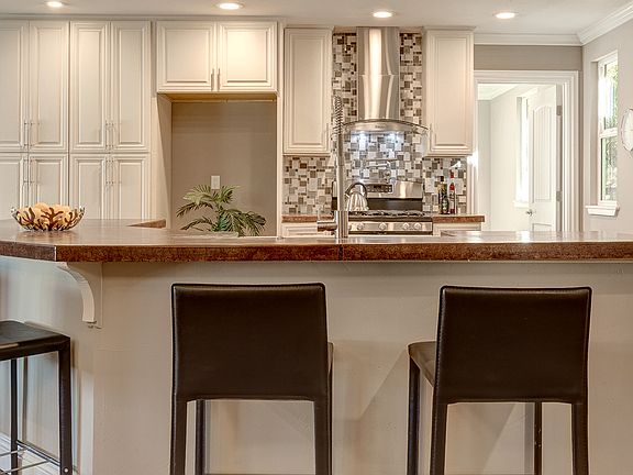 5th image of 2137 Ione St