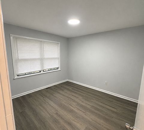 3rd image of 5033 Just St NE