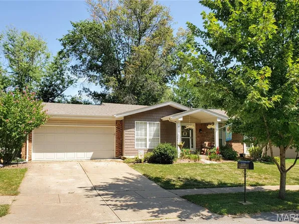 559 Goldwood Dr, Ballwin, MO 63021