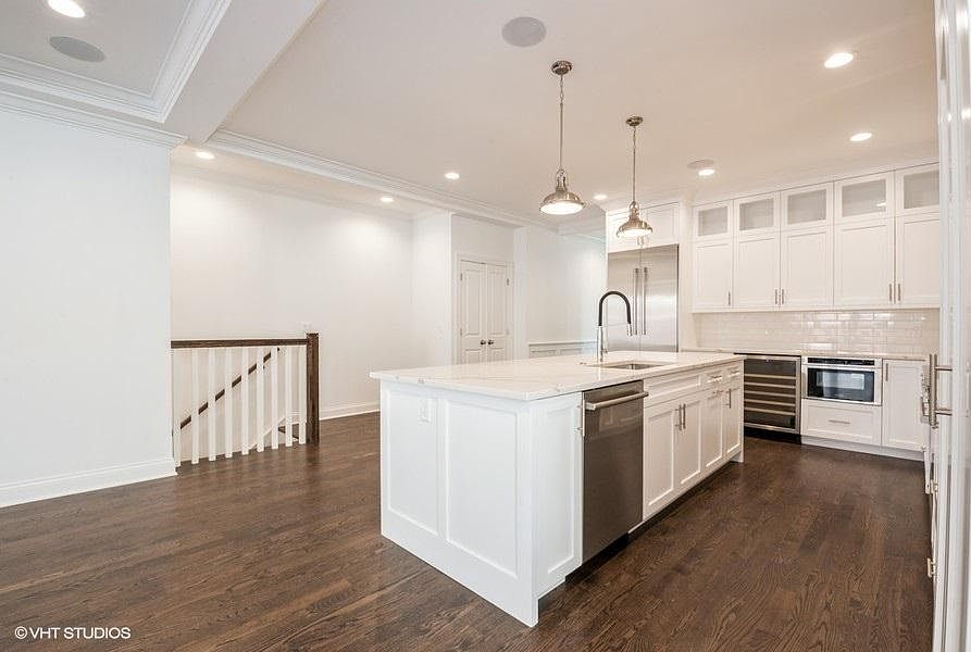 1st image of 4727 N Winchester Ave #2N