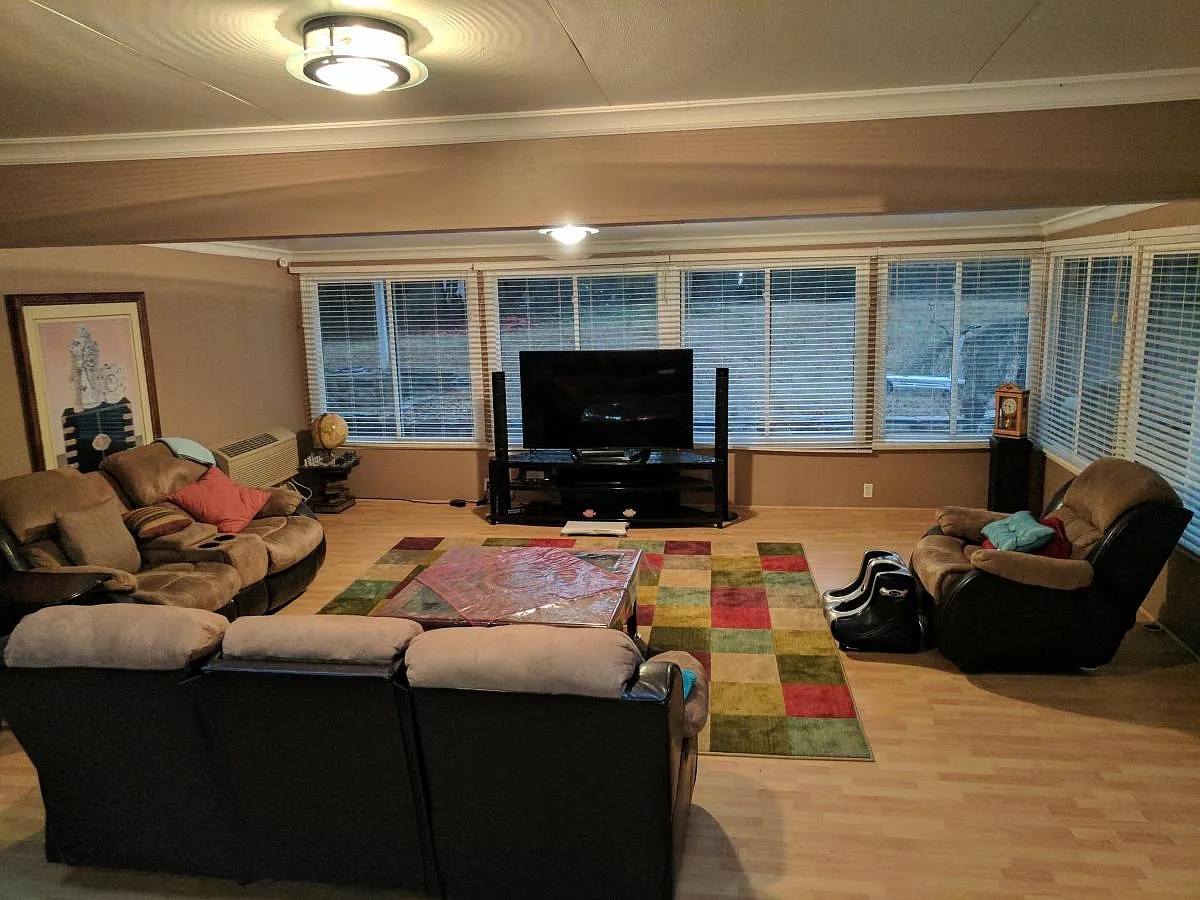 4 bed, 2.5 bath, 2855 sqft, $2,945 — Photo 2