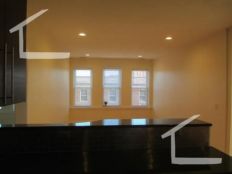 94 Pleasant St #4E — Photo 2