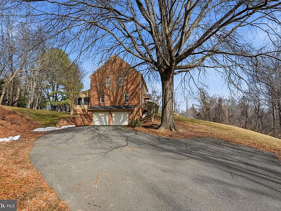 4th image of 956 Walker Rd