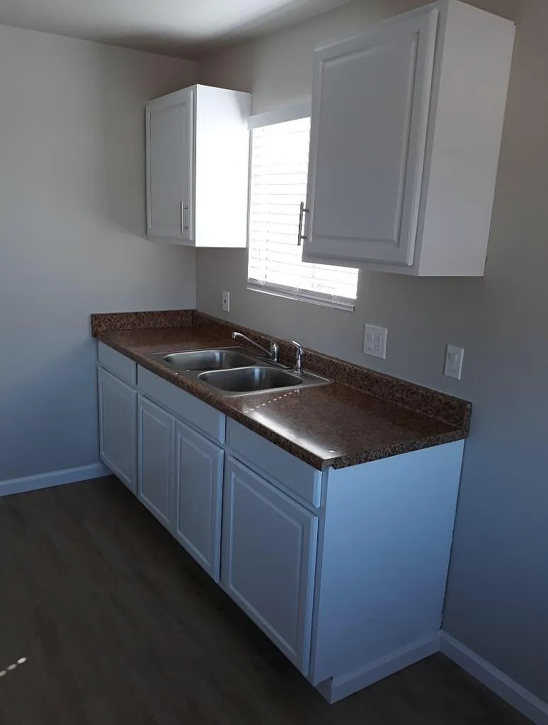Building Photo - 411 W Century Blvd #10