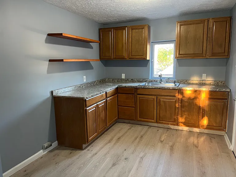 500 Beecher St #1 — Photo 8
