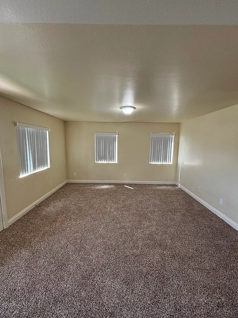 4 bed, 1366 sqft, $3,700 — Photo 4