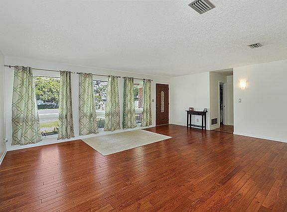 2nd image of 3332 Picadilly Ln