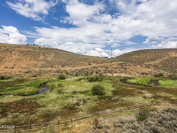 5th image of 1046 Station Loop Rd
