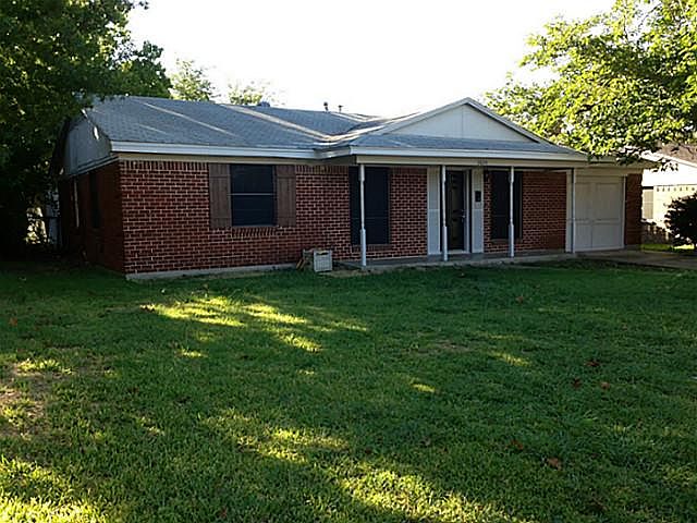 2nd image of 2624 Larchmont Dr