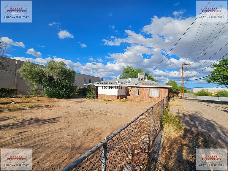 1151 N Magnolia Ave — Photo 3