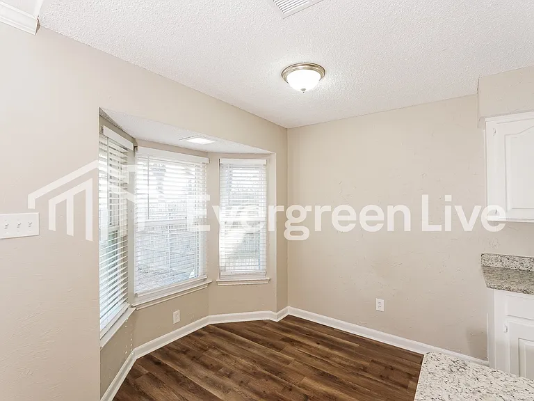 5705 Cedar Ridge Dr — Photo 16
