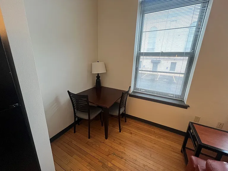142 W Johnson St — Photo 44