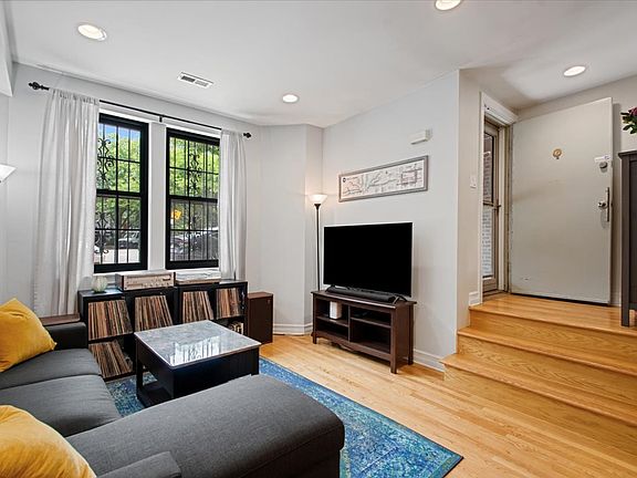 4th image of 1839 N Sheffield Ave #G