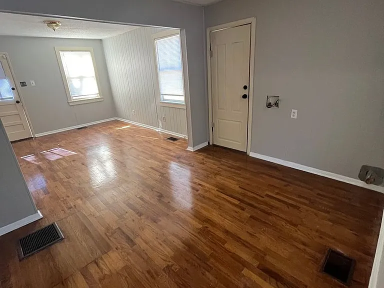 2206 Hillside Ave — Photo 4