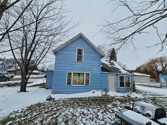 3rd image of 216 Main St W